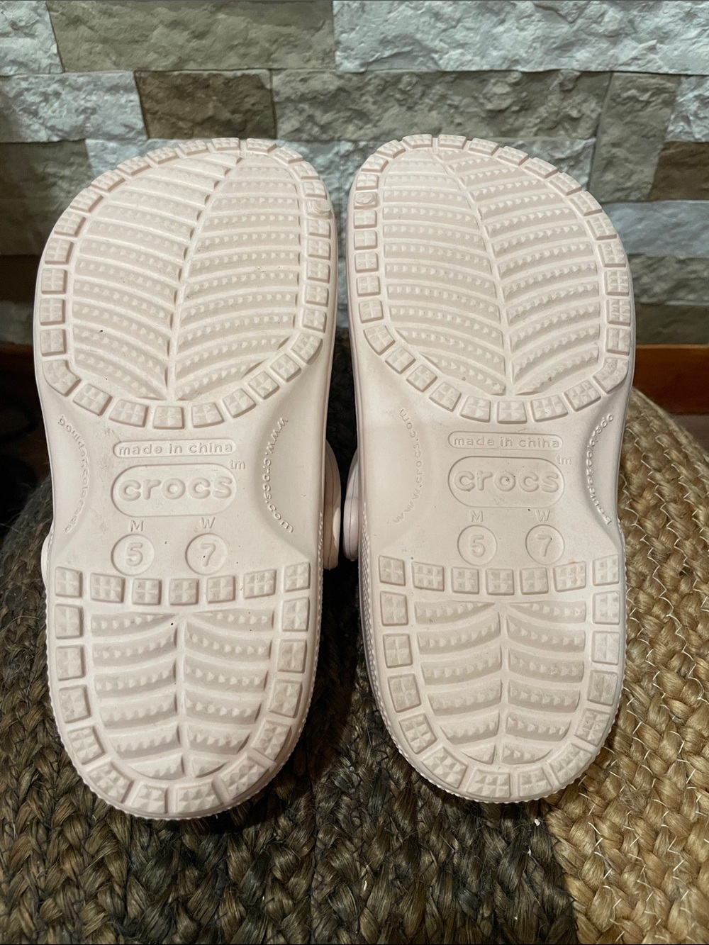 CROCS Classic Clog in Pale Pink Sz 7 - Picture 7 of 9